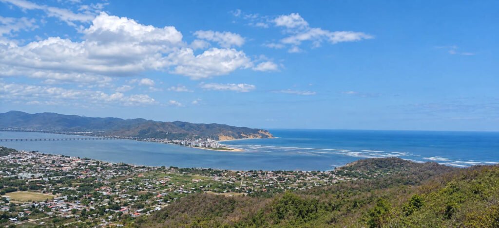 Coastal homes and ocean views in Bahía de Caráquez, Manabí, for those looking to retire in Ecuador.